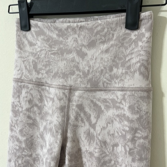 Athleta Elation Textured Tight Frosted Floral Velvety Pink/ Icelandic Mineral - Picture 5 of 11